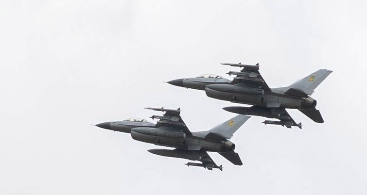 Ukraine Gets Mobile F-16 Simulators
